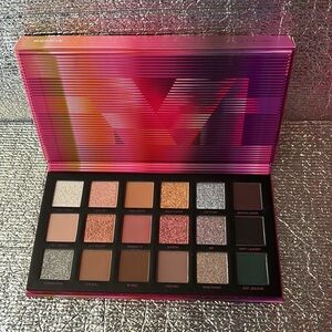 Morphe 18 Toasted & Frosted Shades Palette